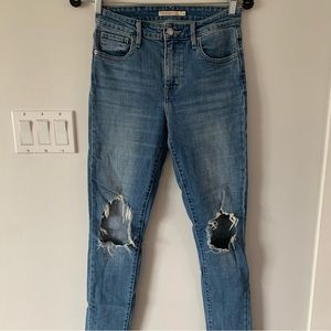 Levi’s 721 High Rise Skinny Jean Women’s 26 Denim Distressed